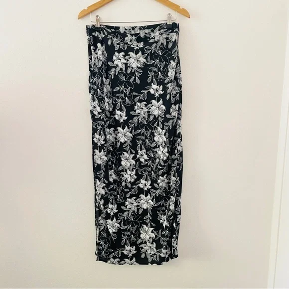NWT Lulu’s Black and White Floral High Rise Midi Skirt - Picture 4 of 5